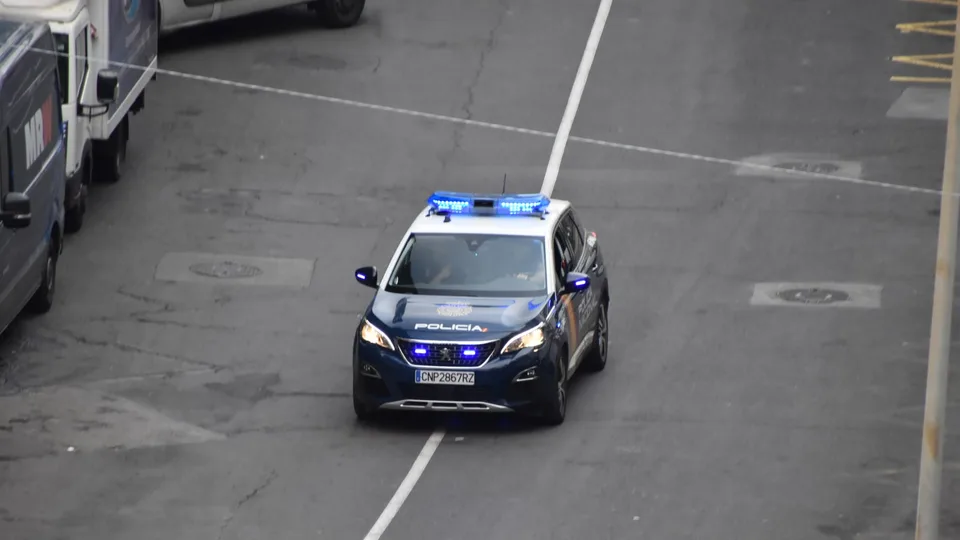 Vehículo real de la Policía Nacional en la calle Imagen de Sevilla, fotografiado el 24 de octubre de 2022; imagen de archivo anterior a las convocatorias del 31 de octubre de 2026.