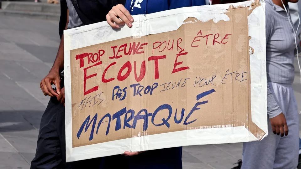 Manifestación estudiantil real en París el 6 de octubre de 2026. Imagen contextual: no documenta entradas de activistas a España ni participación en altercados del 31-O.