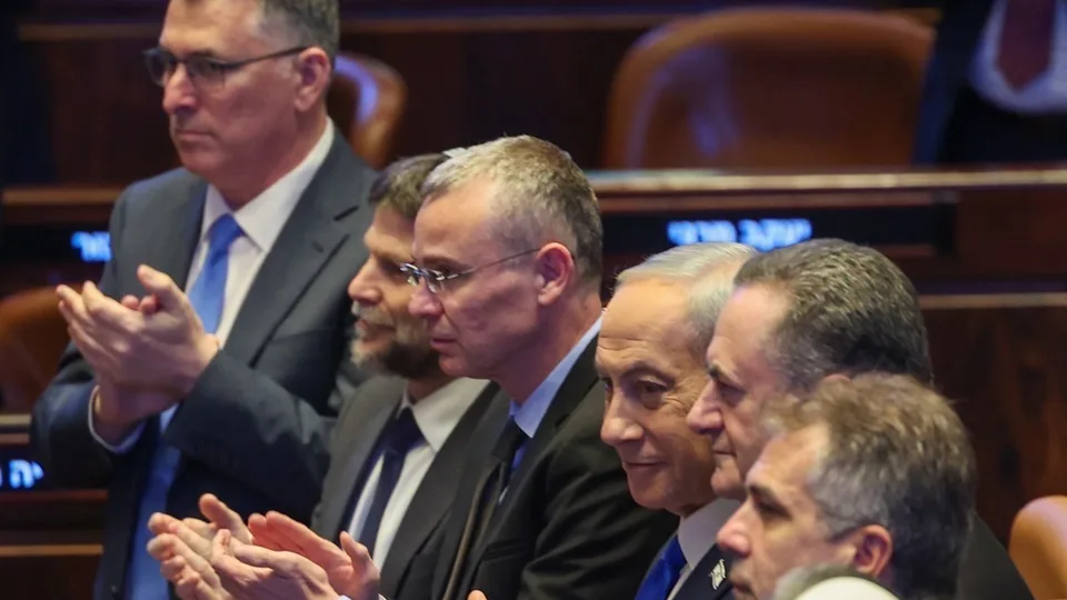 Benjamin Netanyahu en la Knéset de Israel durante una visita institucional en febrero de 2026; imagen de archivo, no del recuento de octubre.
