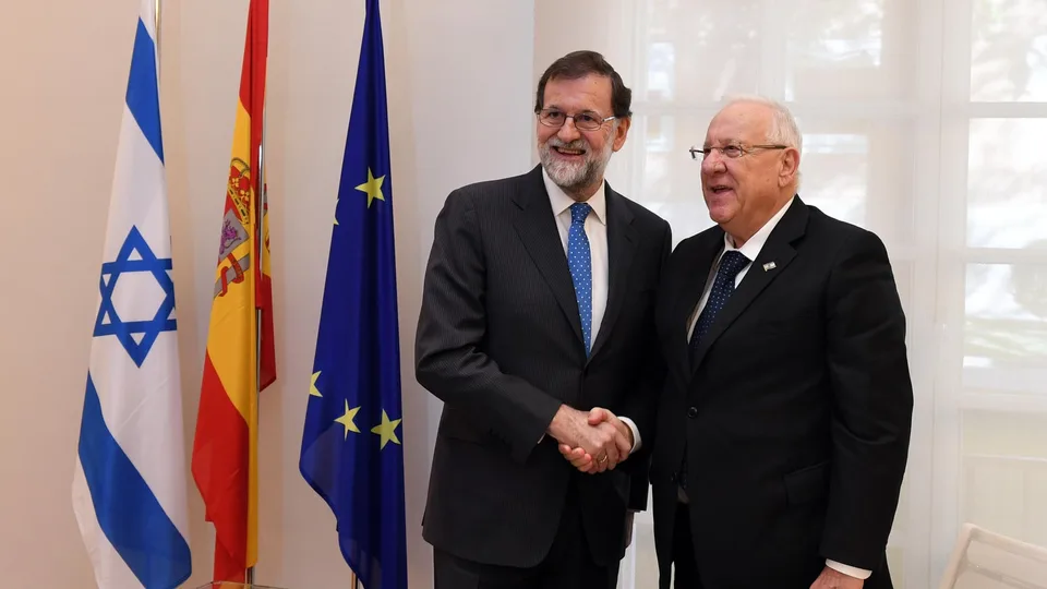 El presidente israelí Reuven Rivlin se reúne con el presidente español Mariano Rajoy en La Moncloa el 7 noviembre de 2017 durante visita de Estado; fotografía bilateral oficial de archivo