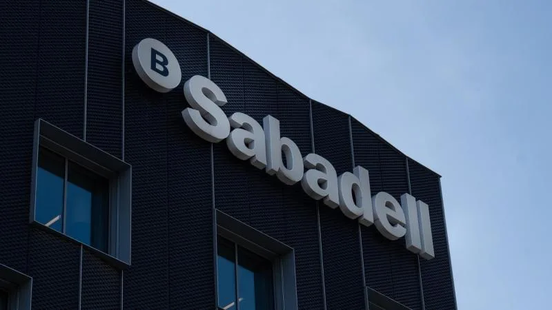 BPCE entra en Sabadell con un 7% y 1.200 millones: la banca europea vuelve a mover sus piezas en España