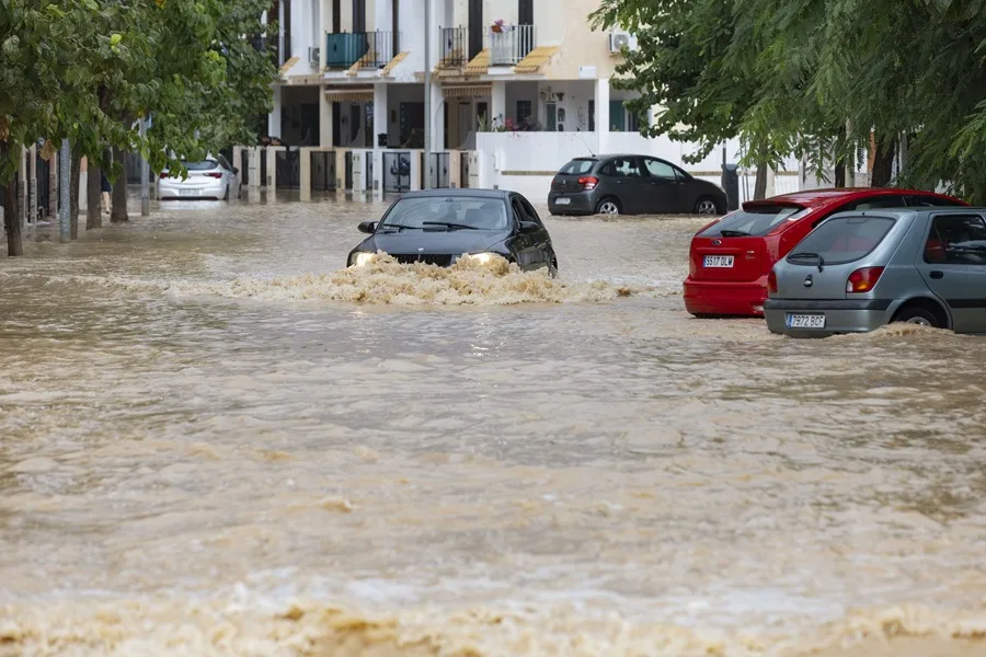 Calles anegadas por una riada en Madrigueras, Albacete.